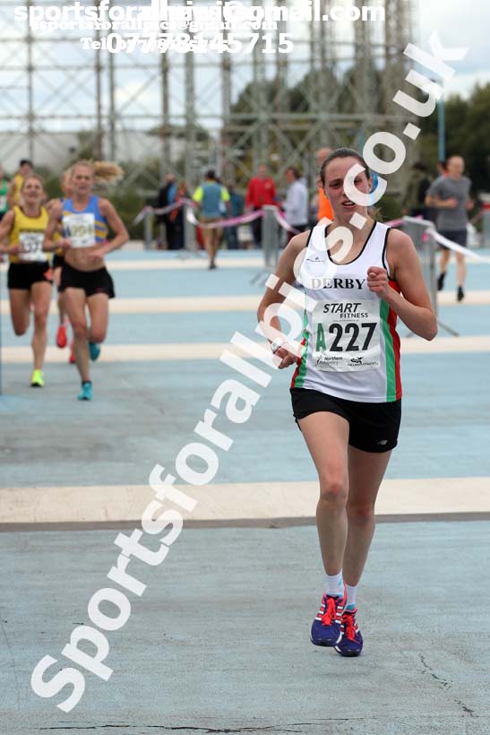 Senior womens 4 stage relay, Northern Senior 6 and 4 and Junior Stage Road Relays, SportsCity, Manchester. Photo:  David T. Hewitson/Sports for All Pics